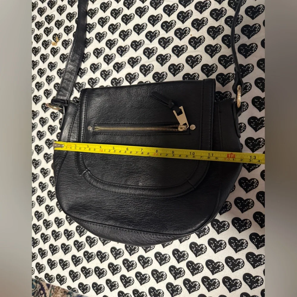 A+ Black Leather Shoulder Bag in good condition #170tt